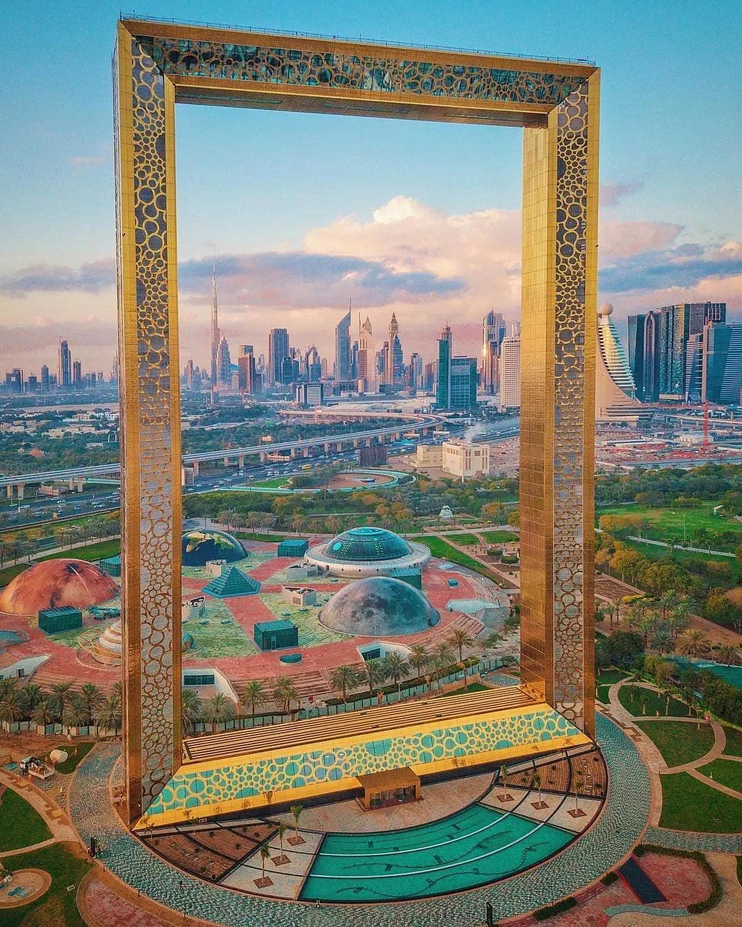 DUBAI FRAME---NEW ARCHITECTURE LANDMARK